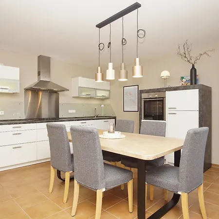 Haus Breeghus Boddenkoje Breege