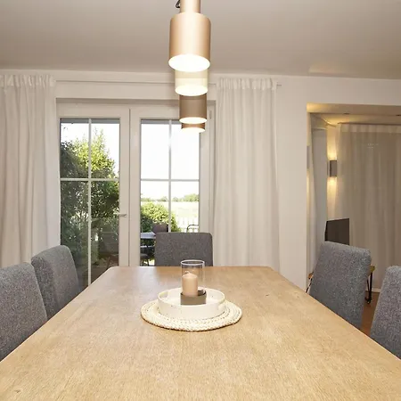 Haus Breeghus Boddenkoje Breege