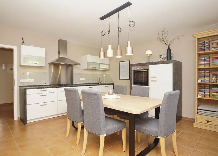Haus Breeghus Boddenkoje Breege