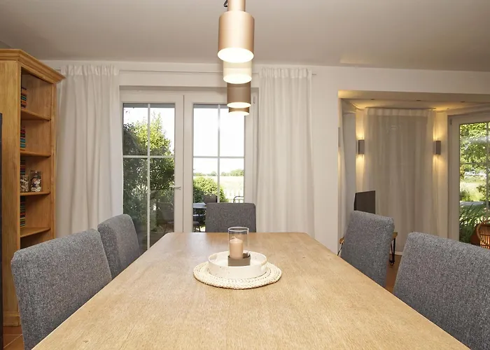 Haus Breeghus Boddenkoje Breege